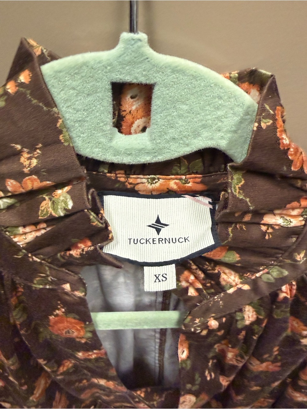 Tuckernuck Women’s Floral Short-Sleeve Shirt - Picture 2 of 3